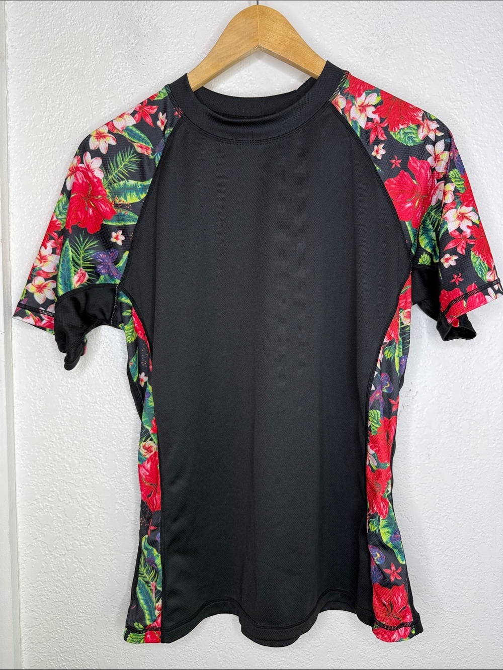 Rash Guard Swim Shirt Black Slimming Tropical Short Sleeve size Large UPF 50+